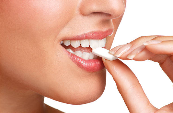 ¿Masticar un chicle puede sustituir la higiene oral?